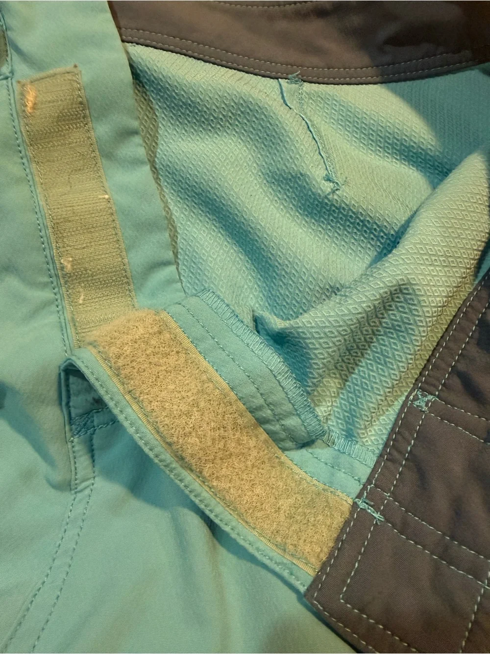 Vineyard Vines Men's Light Blue Swim Trunks.  Size 35. GUC.